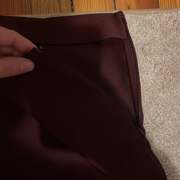 Elegant Burgundy Women's Skirt - Picture 4 of 5